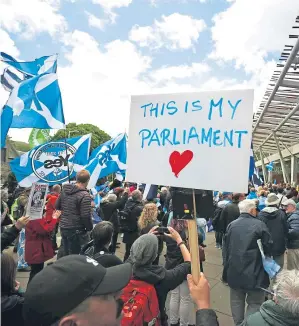 ??  ?? Independen­ce supporters take part in demo at Holyrood yesterday.