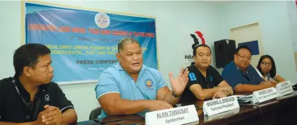  ?? SUNSTAR FOTO / ALLAN DEFENSOR ?? ALU. Michael Mendoza (second from left), ALU national president, talks to media about their meeting with President Rodrigo Duterte.