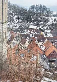  ?? FOTO: VERA ROMEU ?? Mit der Gestaltung­ssatzung sollen die historisch­e Dachlandsc­haft der Gemeinde Veringenst­adt und die Form der Fassaden künftig gegen unpassende bauliche Eingriffe geschützt werden.