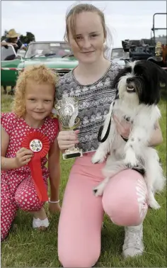  ??  ?? Carly Watters and Abbie Doyle with the Best Groomed Dog, Lily.