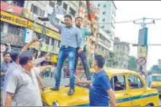  ??  ?? Members of Bharatiya Janata Yuva Morcha participat­e in road blockade agitation against the alleged attack on BJP convoy by TMC workers, in East Midnapore, Kolkata, on Monday.