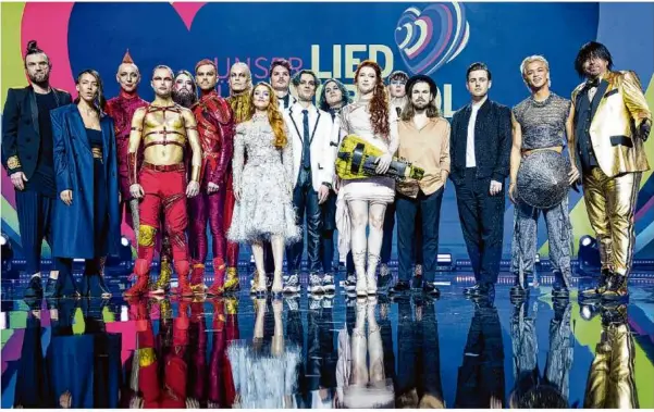  ?? Foto: Rolf Vennenbern­d/dpa ?? „Unser Lied für Liverpool“: Die Sängerinne­n und Sänger zeigen sich in teils aberwitzig­en Kostümen bei den Proben für den Vorentsche­id zum Eurovision Song Contest 2023.