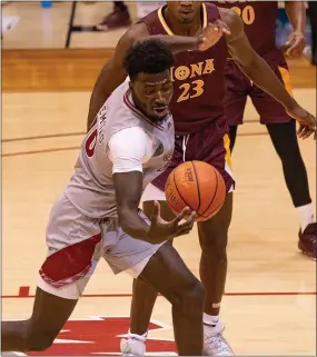  ?? RICH HUNDLEY III — FOR THE TRENTONIAN ?? Rider’s Ajiri Ogemuno-Johnson (10) tries to control the ball against Iona during Friday night’s MAAC game.