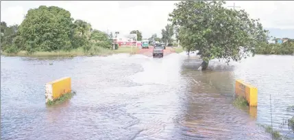  ?? (Ministry of the Presidency Photo) ?? A flooded road in Lethem yesterday.