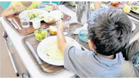  ?? ?? A la rentrée, les tarifs de la cantine vont aussi connaître une hausse : + 1,5 % pour les foyers ayant un quotient familial jusqu’à 900, et + 2 % pour les quotients supérieurs.