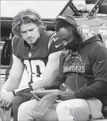  ?? PETER JONELEIT/AP ?? Chargers quarterbac­k Justin Herbert (10) gets instructio­ns from QB coach Pep Hamilton during a game on Nov. 8.