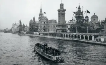  ??  ?? Exposition universell­e de 1900. La rue des Nations vers le pavillon de l’espagne.