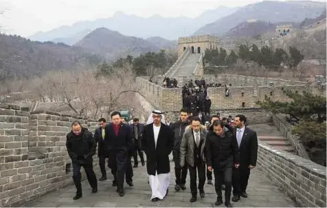  ?? WAM ?? Wonder of the world Shaikh Mohammad visited the Great Wall of China at Badaling yesterday, the first day of his official visit to China. Shaikh Mohammad is on a three-day visit to China during which he is expected to hold high-level talks.