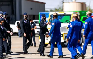  ?? PHOTO VINCENT OSUNA ?? Members of the U.S. Air Force Thunderbir­ds and the U.S. Navy Blue Angels greet each other on Wednesday at Naval Air Facility El Centro.