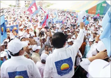  ?? FACEBOOK ?? Opposition leader Kem Sokha uses his hat to gesture to supporters during a campaign rally yesterday in Siem Reap province.