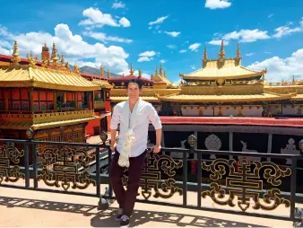  ??  ?? Michael Zarate at the Jokhang Temple in Lhasa, Tibet in June 2019.