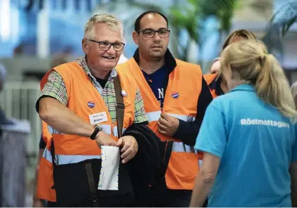  ?? Bild: ROBIN ARON ?? LÄGGER NED. Claes Westbergs och Theo Papaioanno­us parti Vägvalet upphör efter att ha hamnat precis under spärren för att ta plats i kommunfull­mäktige.