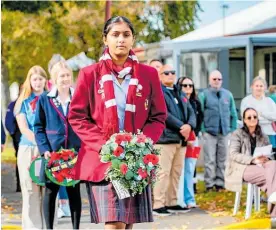  ?? Photo / Warren Buckland ?? Sneha Jensen, of Sacred Heart College in Napier, lays a wreath at the service at Hawke’s Bay Fallen Soldiers Memorial Hospital.