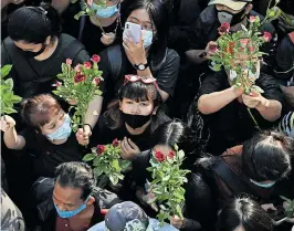  ?? [ AFP ] ?? Die Demonstran­ten in Bangkok zeigen sich friedvoll und hartnäckig.