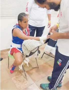  ?? CAROLINA ARIAS ?? Carolina Arias quedó con un gran sinsabor por la decisión de los jueces, en su pelea ante la mexicana Estrella Valverde.