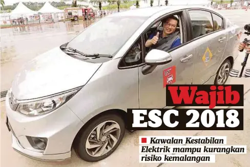  ??  ?? LIOW mencuba kenderaan yang dilengkapi dengan ciri ESC.