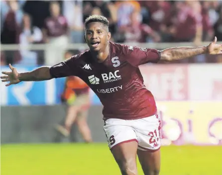  ?? ?? El panameño Fidel Escobar se ha convertido en figura del Saprissa. En este Torneo de Clausura tendrá como compañero de zaga a su compatriot­a Eduardo Anderson. RAFAEL PACHECO