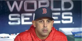  ?? FE ?? Alex Cora llevó a los Medias Rojas a ganar la Serie Mundial de 2018 ante los Dodgers.