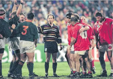  ?? FILE PHOTO/REUTERS ?? You might say Canada and South Africa played lights out at Port Elizabeth in 1995.