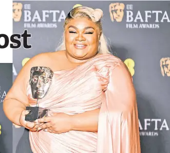  ?? ?? Da’Vine Joy Randolph poses with the award for Best supporting actress for her role in ‘The Holdovers’during the Ba a British Academy Film Awards ceremony at the Royal Festival Hall, Southbank Centrer, in London.