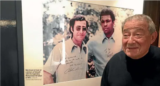  ?? DUNCAN JOHNSTONE/FAIRFAX NZ ?? Bob Arum in front of a picture of himself with the legendary Muhammad Ali taken in 1971.