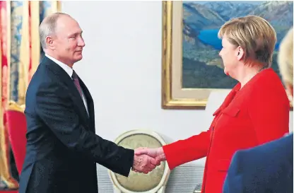  ?? Mikhail kliMentyev/ap ?? Putin y Merkel al comenzar la bilateral en Costa Salguero