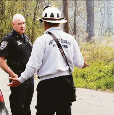  ?? Cassandra Day / Hearst Connecticu­t Media ?? Middletown Deputy Police Chief Richard Davis, left, speaks with South Fire Chief James Trzaski at the scene of a fire Wednesday on Freeman Road in Middletown.