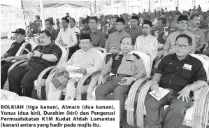  ??  ?? BOLKIAH ( tiga kanan), Almain ( dua kanan), Yunus (dua kiri), Durahim (kiri) dan Pengerusi Permuafaka­tan K1M Kudat Afdah Lumantas (kanan) antara yang hadir pada majlis itu.