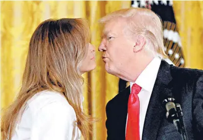  ?? YURI GRIPAS/REUTERS ?? Donald y Melania Trump celebraron ayer a las madres de los militares.