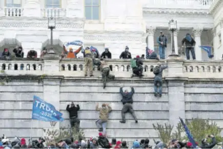  ?? (Photo: ap) ?? WASHINGTON, DC, United States — Supporters of President Donald Trump climb the west wall of the the US Capitol in Washington, DC on January 6, 2021.