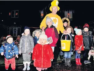  ?? Picture by Franco Sanna ?? Christmas lights switch-on at Aspen Fold in Oswaldtwis­tle