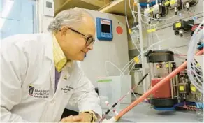  ?? HANDOUT ?? Dr. Allan Doctor, director of the Center for Blood Oxygen Transport and Hemostasis at the University of Maryland School of Medicine, will lead researcher­s in developing an artificial blood product.