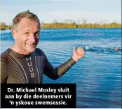  ??  ?? Dr. Michael Mosley sluit aan by die deelnemers vir ’n yskoue swemsessie.