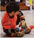  ?? Symbolfoto: Walter Brugger ?? Die Futsal Meistersch­aften der Frauen im Fußballkre­is Augsburg wurden in Aichach ausgespiel­t. Sielenbach wurde Vierter.