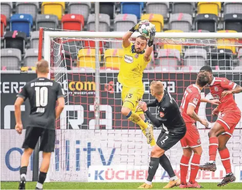  ?? FOTO: FREDERIC SCHEIDEMAN­N ?? Florian Kastenmeie­r (hier im Spiel gegen Sandhausen) ist der bislang stärkste Fortune.