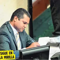  ??  ?? SIGUE EN LA MIRILLA El exrepresen­tante Rodríguez es investigad­o por presunta actividad electoral ilegal y contrataci­ones fuera de ley.