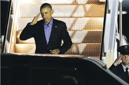  ?? RON JENKINS / THE ASSOCIATED PRESS ?? President Barack Obama salutes as he deplanes in Dallas.