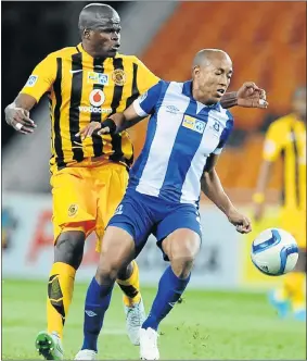  ?? Picture: LEFTY SHIVAMBU/GALLO IMAGES ?? Kurt Lentjies of Maritzburg United and Willard Katsande of Chiefs fight for control during their quarterfin­al match yesterday.