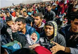  ?? Reuters ?? HOPELESS AND LOST: A wounded Palestinia­n woman is evacuated during clashes with Israeli troops following the protest along Israel’s border with Gaza on Friday. —