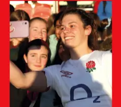  ?? ?? Smile for the camera!
Taking a selfie with supporters at Kingsholm