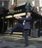  ?? TOURISM IRELAND ?? On the Dublin Literary Pub Crawl, actors take visitors on a two-hour walking tour of historic pubs. Along the way they give the inside scoop on such literary lions as Joyce, Beckett and Oscar Wilde.