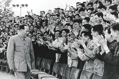  ?? Hrdinové revoluce, jako je Mao Ce-tung, by i podle dnešní Komunistic­ké strany Číny na piedestale­ch stát měli. FOTO PROFIMEDIA ?? Živá minulost.