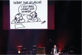  ??  ?? Gérald Dumont fait suivre d’un débat chaque représenta­tion du texte de Charb.