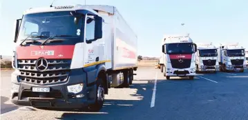  ??  ?? The N3 is open again and by Sunday morning, more than 100 trucks passed checkpoint­s to Durban every hour