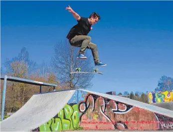  ?? FOTO: ARCHIV ?? Für Jugendlich­e in Bad Waldsee sollte es nach Ansicht von Stadträtin Sonja Wild (CDU) außer dem Skater-Platz noch weitere Angebote geben.