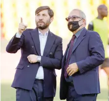  ?? ANSA ?? Pasquale Foggia, ds del Benevento, con il presidente Oreste Vigorito