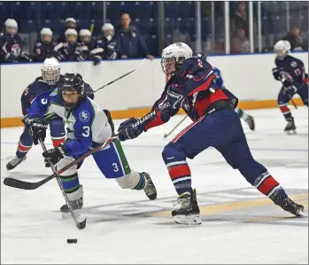  ??  ?? Swift Current’s Easton Lee (left) beat Melville’s Logan Allard for a first-period scoring opportunit­y during a 6-2 win on Saturday.