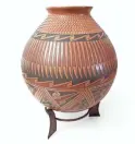  ??  ?? The auction hammer price was $450 for this Armando Silveira signed Native American vessel.