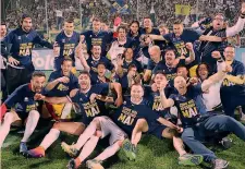  ??  ?? 18 maggio 2018: il Parma festeggia il ritorno in Serie A ANSA