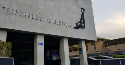  ?? FraNCIsCo barraNtes ?? El juicio se lleva a cabo en los Tribunales de Alajuela desde el 26 de enero anterior.